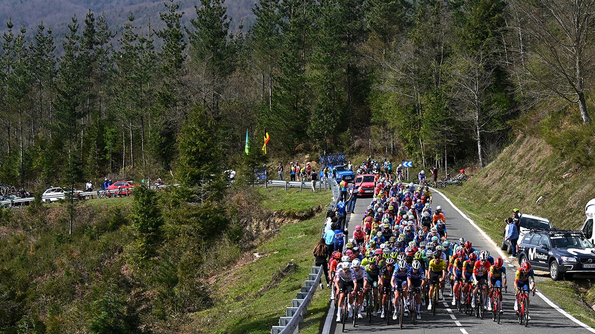 peloton climbing