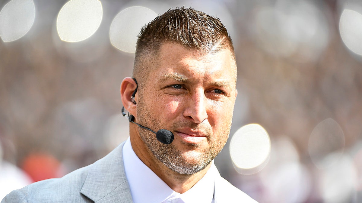 Tim Tebow calls a game