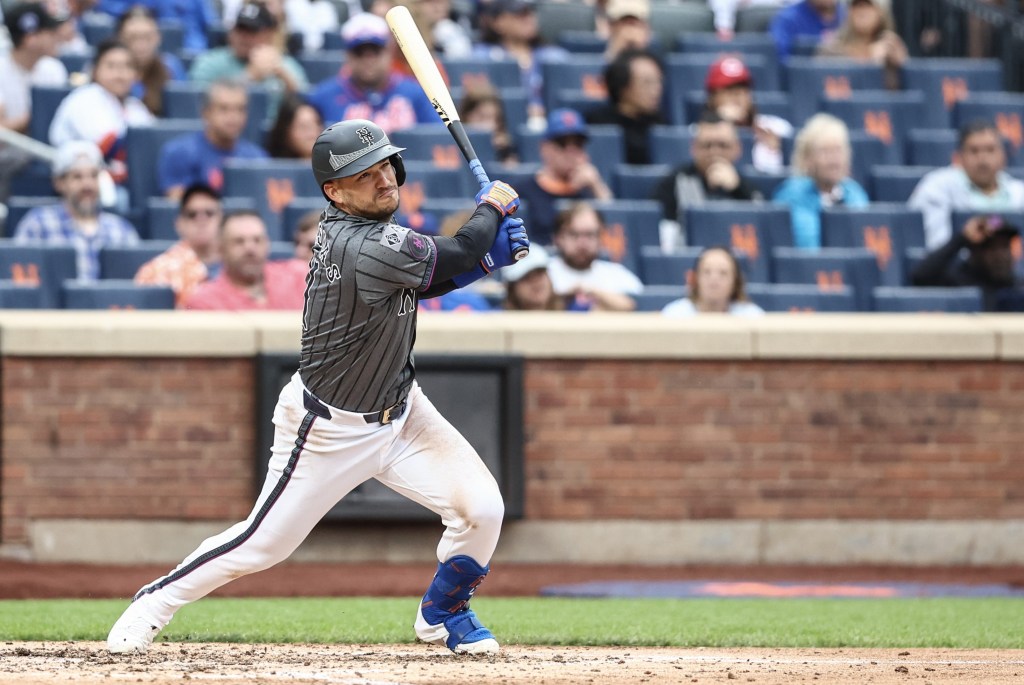 Jose Iglesias hits a single in the eighth inning of the Mets' 4-0 win over the Reds on Sept. 7, 2024.