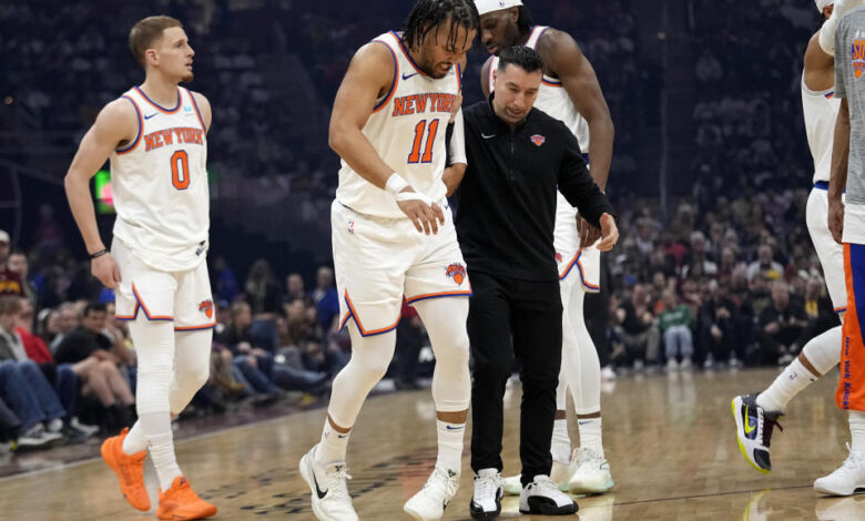 Jalen Brunson landed awkwardly after taking a shot on the Knicks' first possession of the game on Sunday afternoon in Cleveland.