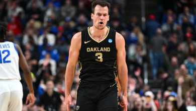 Oakland's Jack Gohlke went off for 32 points with 10 3-pointers against Kentucky. (Joe Sargent/Getty Images)