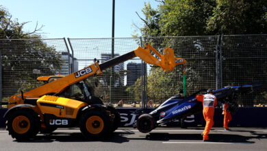 Williams withdraws Logan Sargeant from Australian GP after Alex Albon practice crash