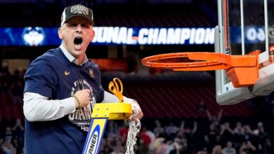 UConn's Dan Hurley to meet with Lakers brass in California amid coaching search: reports