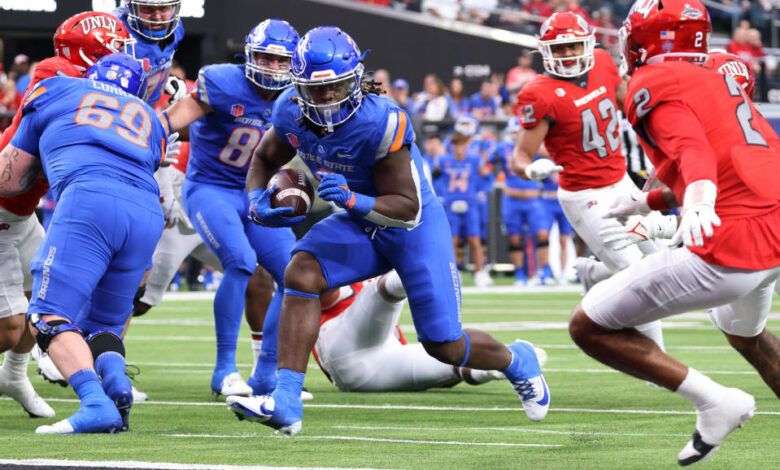 LAS VEGAS, NV - DECEMBER 02: Boise State Broncos running back Ashton Jeanty (2) in action during a Mountain West Championship Game between the Boise State Broncos and the UNLV Rebels Saturday, Dec. 2, 2023, at Allegiant Stadium in Las Vegas, Nevada. (Photo by Marc Sanchez/Icon Sportswire via Getty Images)