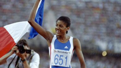 French Marie-José Pérec jubilates on August 05, 1992 after her victory in the 400-meter race during the Barcelona Olympic Games. (Photo by AFP) (Photo by STF/AFP via Getty Images)