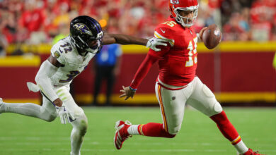 KANSAS CITY, MISSOURI - SEPTEMBER 05: Marcus Williams #32 of the Baltimore Ravens pushes uarterback Patrick Mahomes #15 of the Kansas City Chiefs  during the fourth quarter at GEHA Field at Arrowhead Stadium on September 05, 2024 in Kansas City, Missouri. (Photo by David Eulitt/Getty Images)