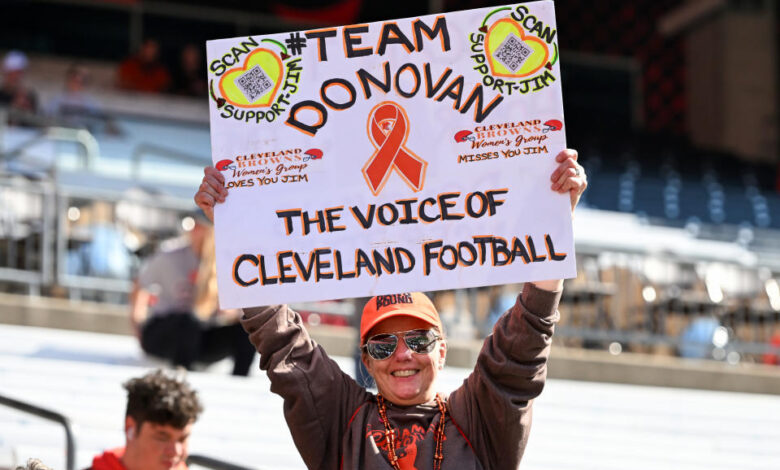 CLEVELAND, OHIO - OCTOBER 01: A Cleveland Browns fan hold a sign in support of Browns radio announcer Jim Donovan, who is currently battling cancer, prior to a game against the Baltimore Ravens at Cleveland Browns Stadium on October 01, 2023 in Cleveland, Ohio. (Photo by Nick Cammett/Diamond Images via Getty Images)