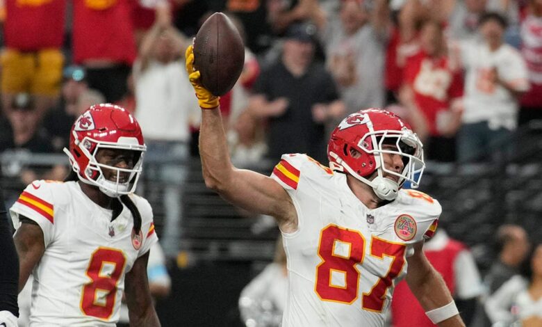 Travis Kelce scores first regular-season TD in nearly a year, helps Chiefs maintain undefeated record