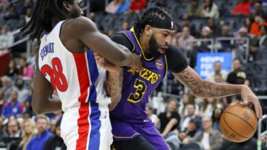 Detroit Pistons center Isaiah Stewart (28) guards Los Angeles Lakers forward Anthony Davis.