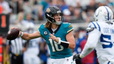 Jaguars' Trevor Lawrence unlikely to play in Week 10, weighing options after shoulder injury: report