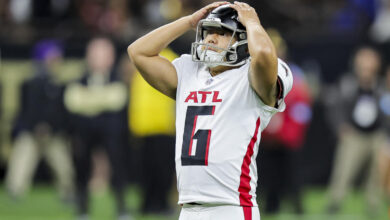 NEW ORLEANS, LOUISIANA - NOVEMBER 10: Younghoe Koo #6 of the Atlanta Falcons reacts to missing a field goal during the fourth quarter against the New Orleans Saints at Caesars Superdome on November 10, 2024 in New Orleans, Louisiana. (Photo by Jonathan Bachman/Getty Images)