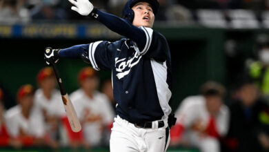 TOKYO, JAPAN - MARCH 13: Hyeseong Kim #2 of Team Korea hit a  sacrifice fly at the top of the 2nd inning during the World Baseball Classic Pool B game between Korea and China at Tokyo Dome on March 13, 2023 in Tokyo, Japan. (Photo by Gene Wang/Getty Images)