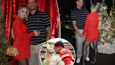 Patrick Mahomes, wife Brittany get 'very merry' in new holiday pics